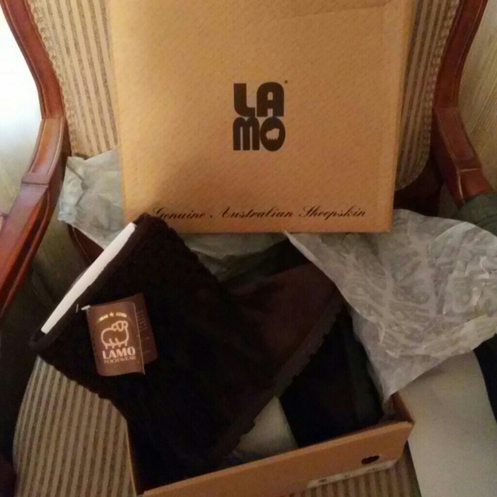 ⬜Lamo Australian sheepskin boots NIB